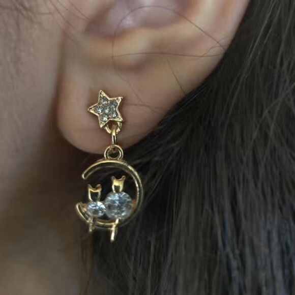 - 😺Gold plated Tiny Celestial Cat Cz Diamond Earrings - Picture 2 of 9